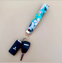 Load image into Gallery viewer, Paradise Print Key Wristlet
