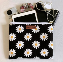 Load image into Gallery viewer, Daisy IPad Sleeve
