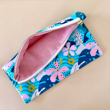 Load image into Gallery viewer, Paradise Print Zipper Clutch
