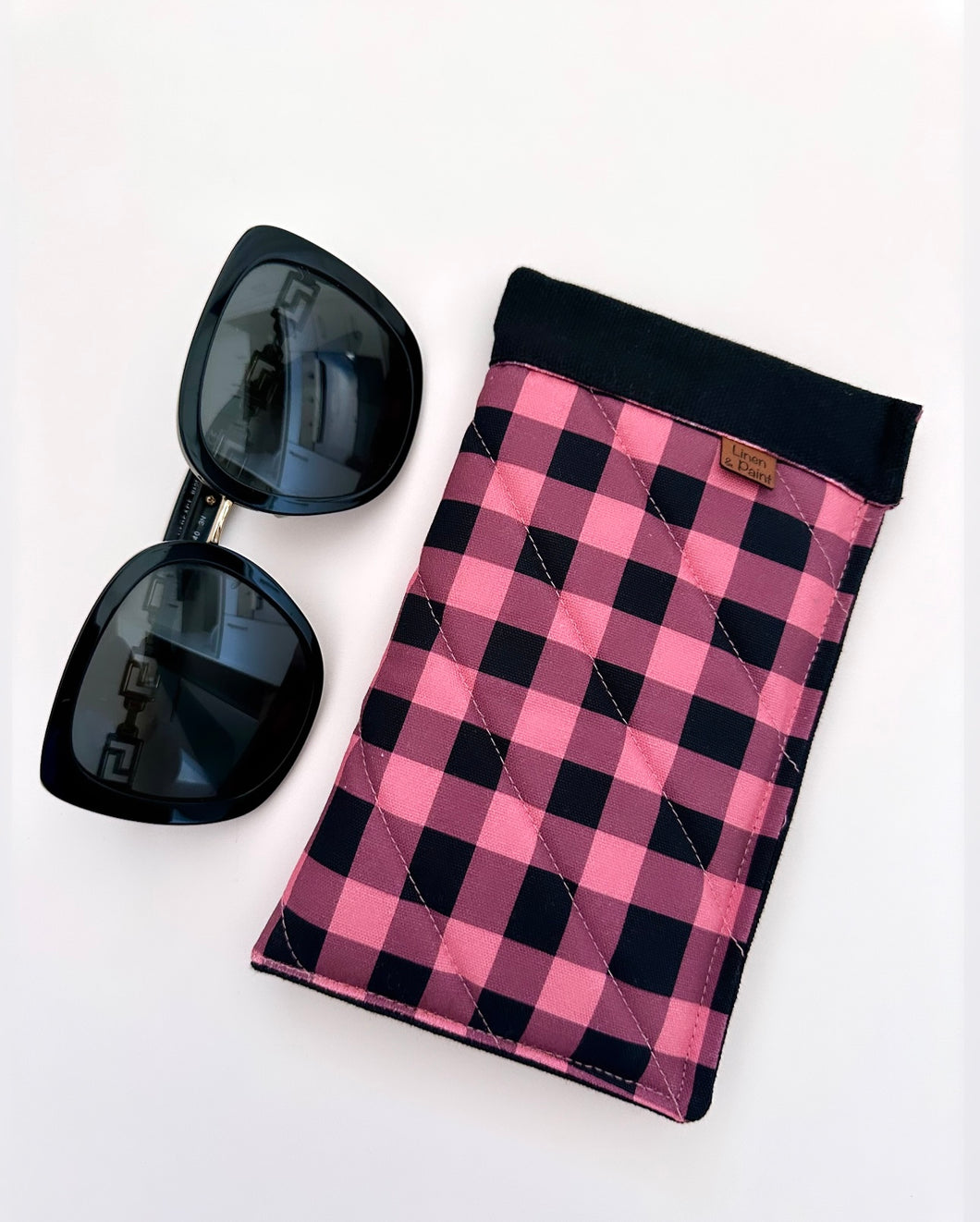 Dark Gigham Sunnies Sleeve