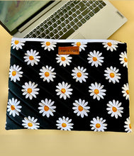 Load image into Gallery viewer, Daisy Laptop Sleeve
