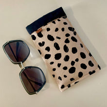 Load image into Gallery viewer, Leopard Sunnies Sleeve
