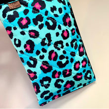 Load image into Gallery viewer, Pink Leopard Sunnies Sleeve
