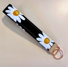 Load image into Gallery viewer, Key Wristlet Daisy
