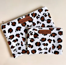 Load image into Gallery viewer, White Leopard Zipper Clutch
