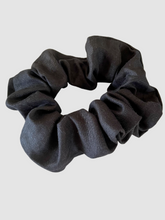 Load image into Gallery viewer, Scrunchie Black Linen
