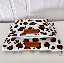 Load image into Gallery viewer, White Leopard Zipper Clutch
