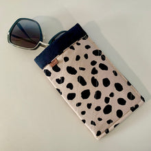 Load image into Gallery viewer, Leopard Sunnies Sleeve
